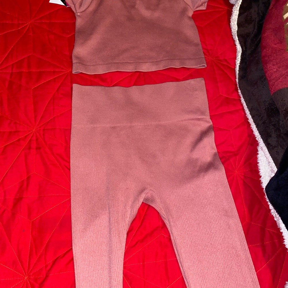 ACTIVE WEAR